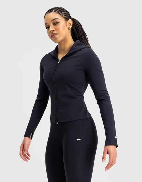 Essential Sportswear Chill Knit Capri Leggings