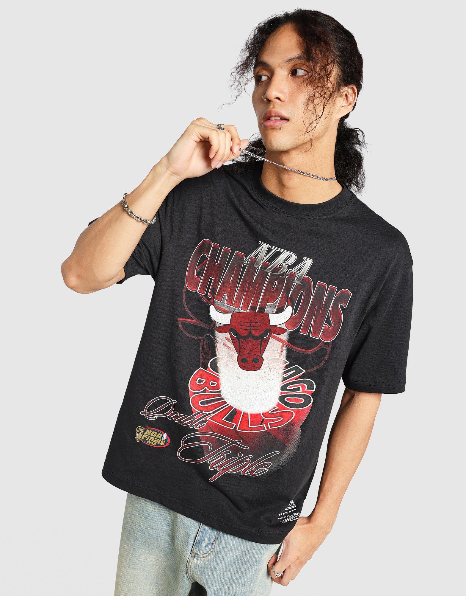 Black Mitchell & Ness Hardlight T‑Shirt Chicago Bulls - JD Sports