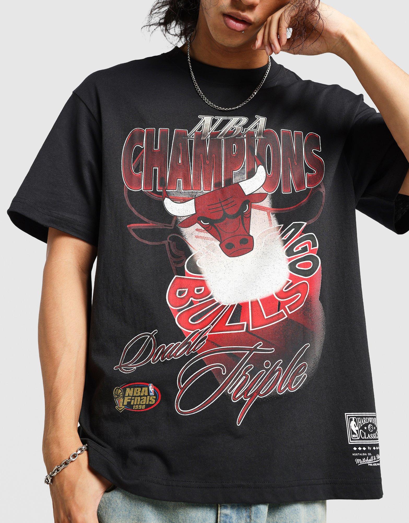 Black Mitchell & Ness Hardlight T‑Shirt Chicago Bulls - JD Sports