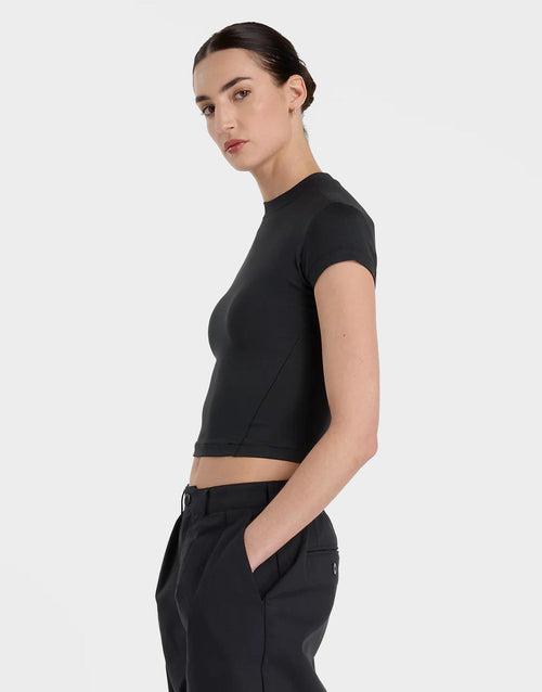 Define Fitted T-Shirt